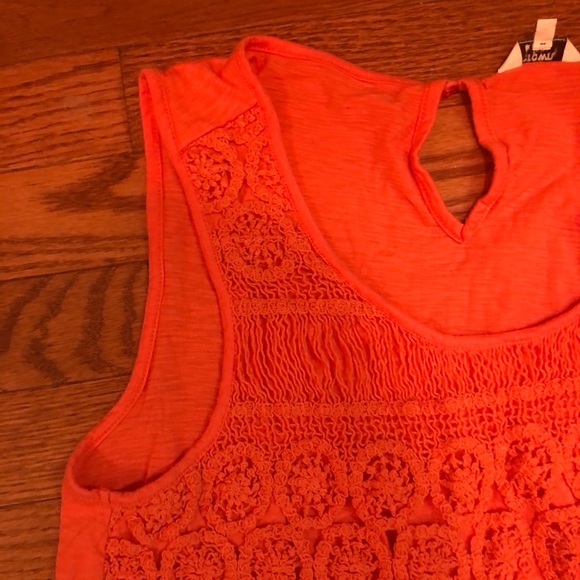 👋🏻Women’s Crown and Ivy Orange Macrame Tank Top - Picture 4 of 7
